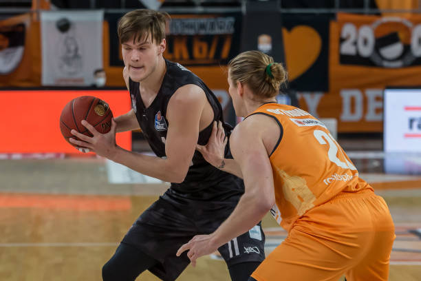 苏亚雷斯加 苏亚雷斯加