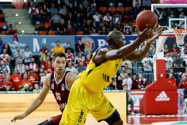 游泳比赛的 游泳比赛的