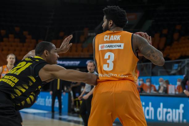 蒂尔潘以其 蒂尔潘以其